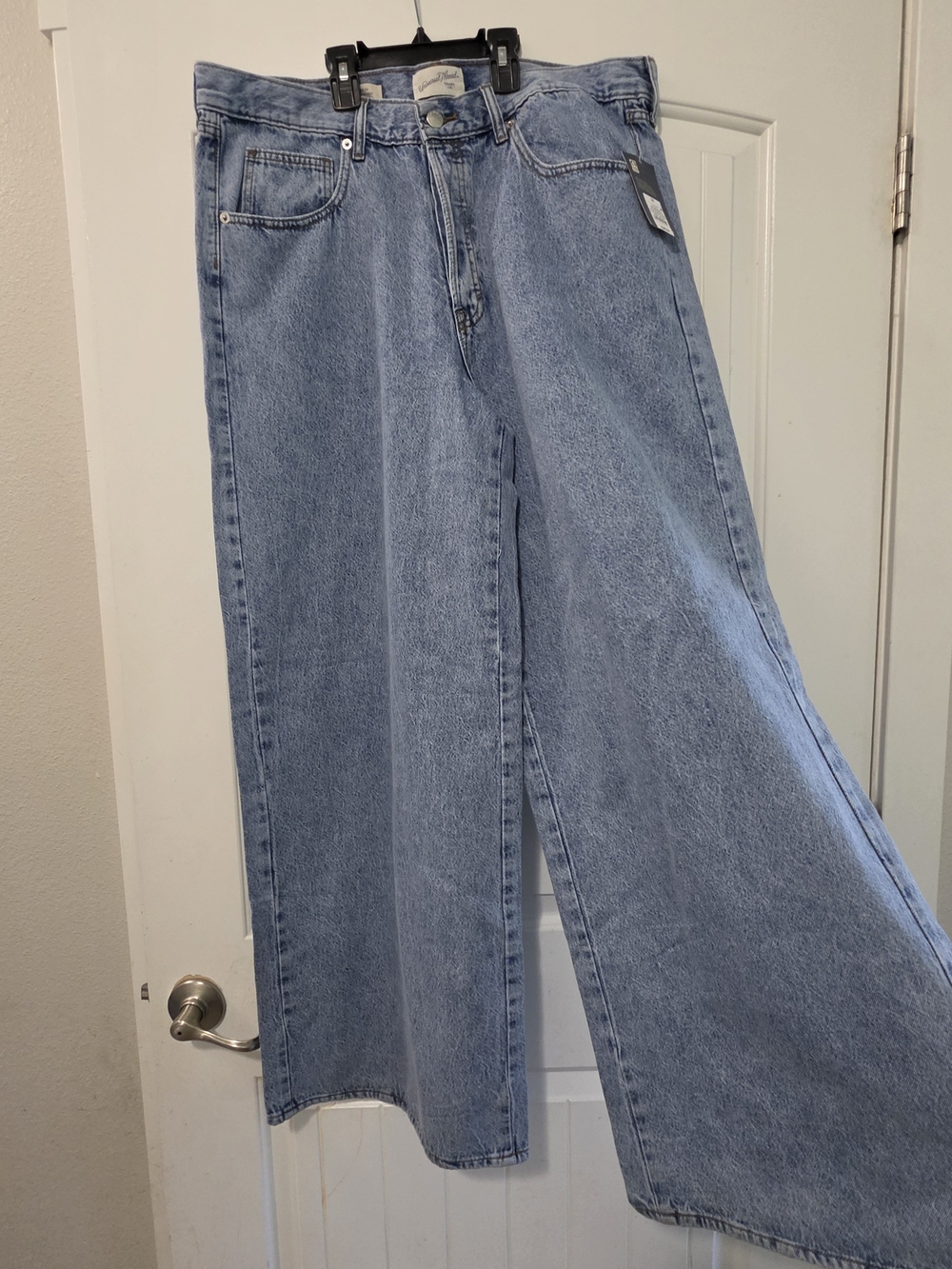 Universal Thread Women's Mid-Rise Super Wide Leg Jeans